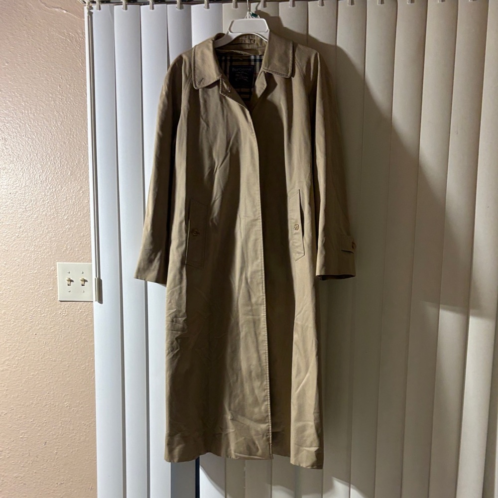 Burberry Beige Women's Trench Coat with COA Size XL